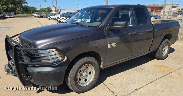2018 RAM 1500 Quad Cab pickup truck - DY1193