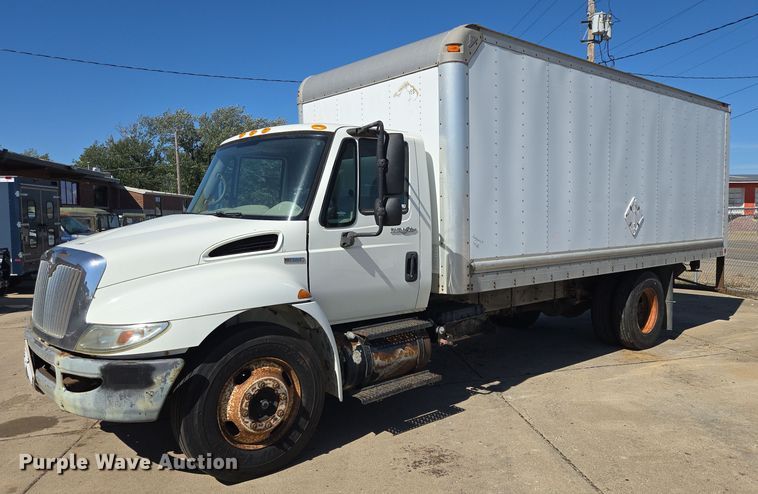 2008 International 4300 box truck - DY1197