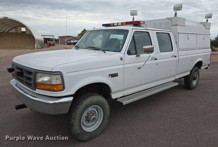1997 Ford F350 Crew Cab pickup truck - DY1211