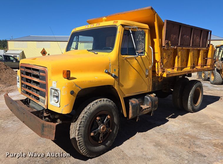 1984 International 1724 dump truck - DY1245