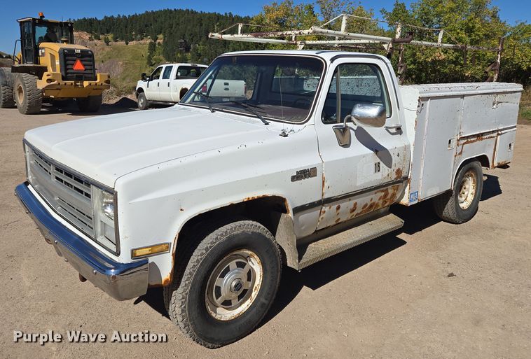 1986 GMC K2500 utility bed pickup truck - DY1248