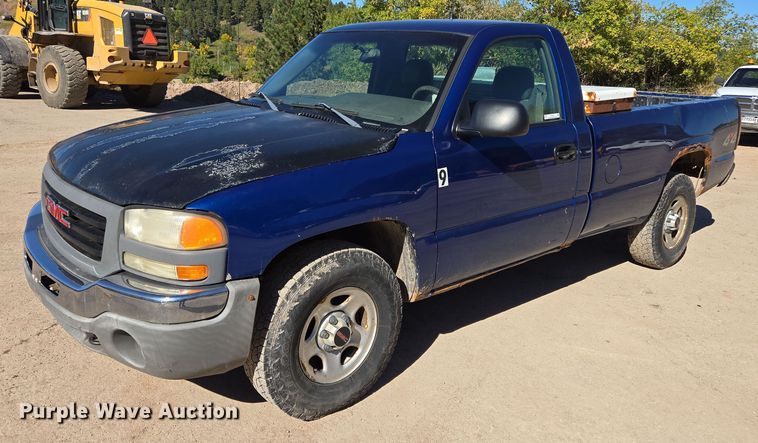 2004 GMC Sierra 1500 pickup truck - DY1250