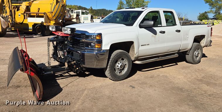 2016 Chevrolet Silverado 2500HD Double Cab pickup truck - DY1256