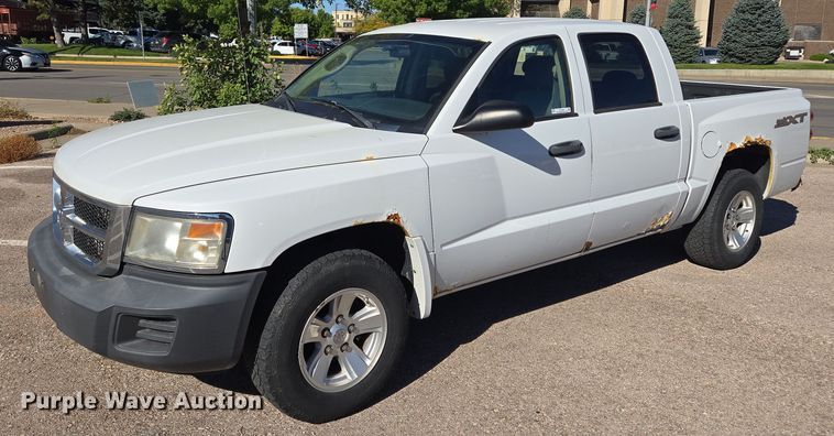 2008 Dodge Dakota Crew Cab pickup truck - DY1268