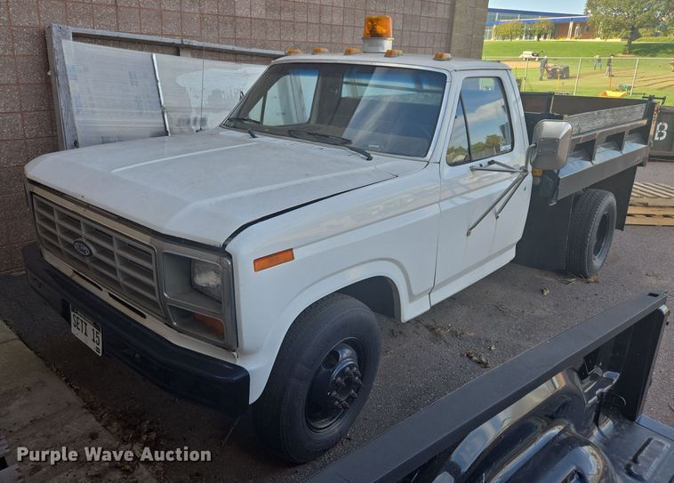 1985 Ford F350 dump bed pickup truck - DY1276