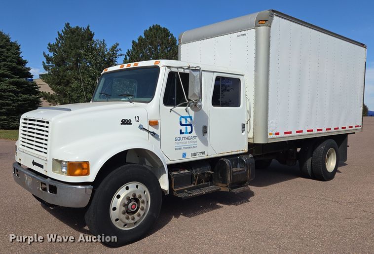 1997 International 4700 Crew Cab box truck - DY1279
