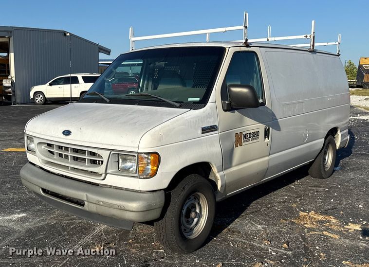 2001 Ford E150 van - DY8199