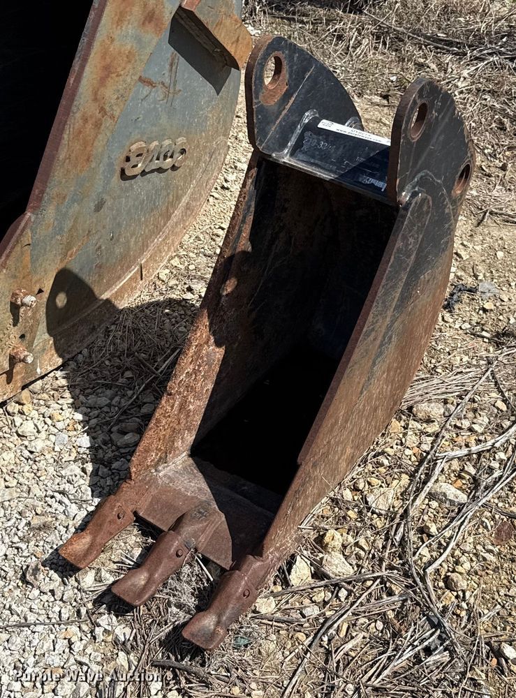 Caterpillar backhoe bucket - DY8214