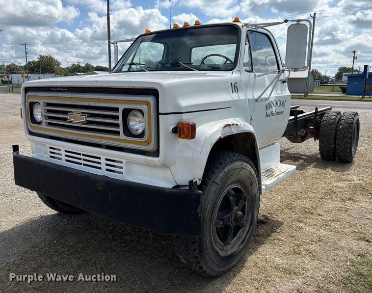 1988 Chevrolet C70 truck cab and chassis - DY8217