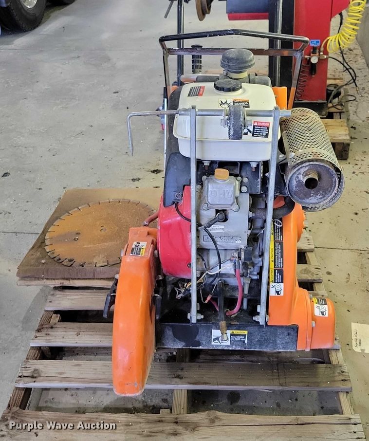 Norton Clipper concrete saw - DZ6647