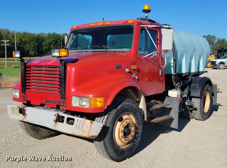 1997 International  4700 water truck - DZ6657