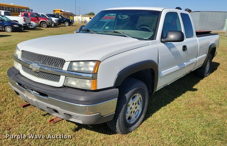 2003 Chevrolet  Silverado 1500 Ext. Cab pickup truck - DZ6661