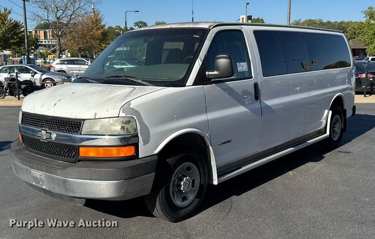 2003 Chevrolet Express 3500 van - EA1902