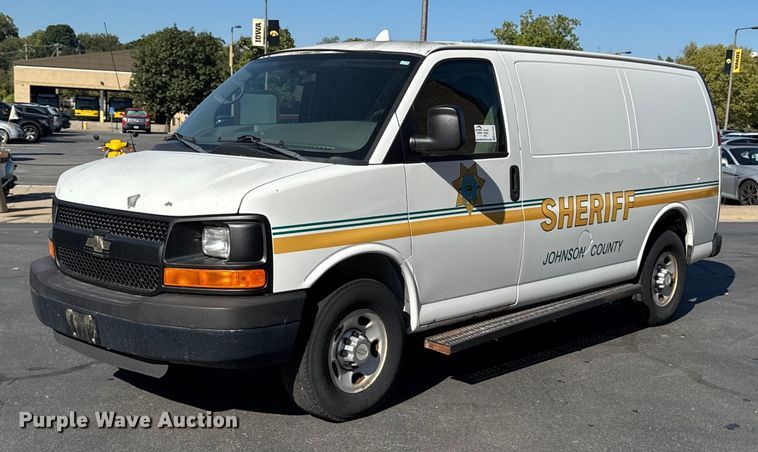 2011 Chevrolet Express prisoner transport van - EA1903