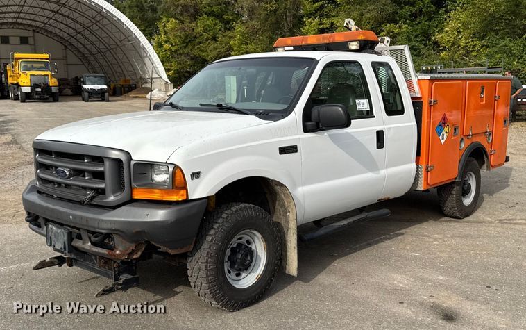 2000 Ford F250 Super Duty XL SuperCab utility bed pickup truck - EA1910
