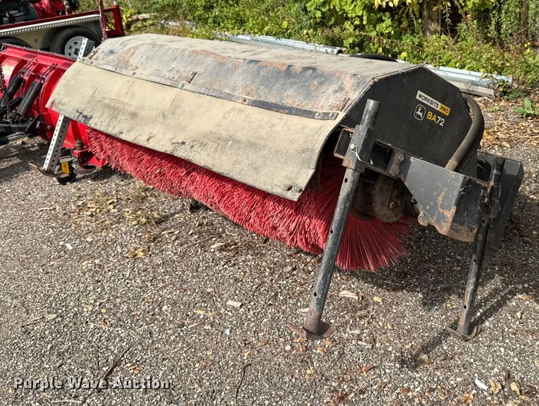 John Deere BA72 skid steer broom - EA1929