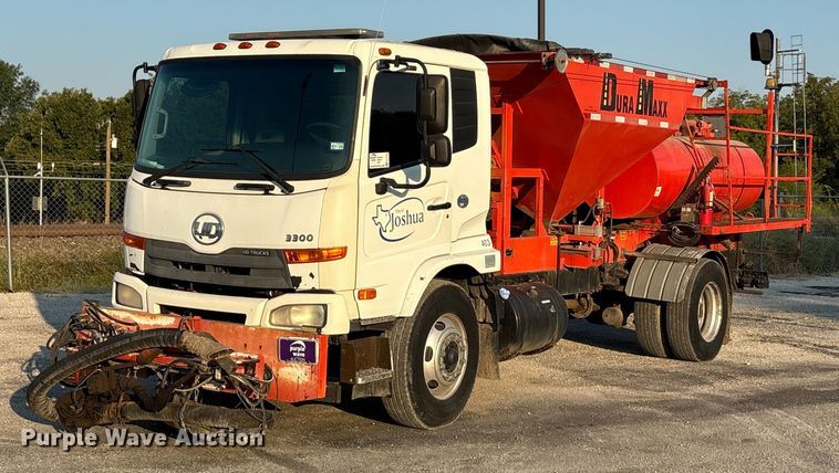 2011 UD UD3300 pothole patcher truck - EA7530