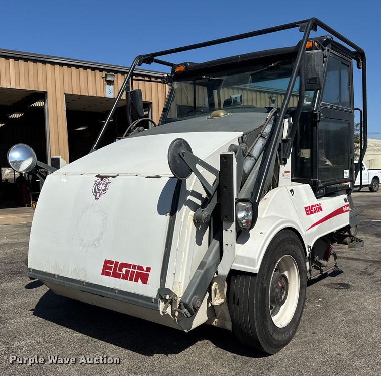 2009 Elgin Pelican NP street sweeper - EF2163