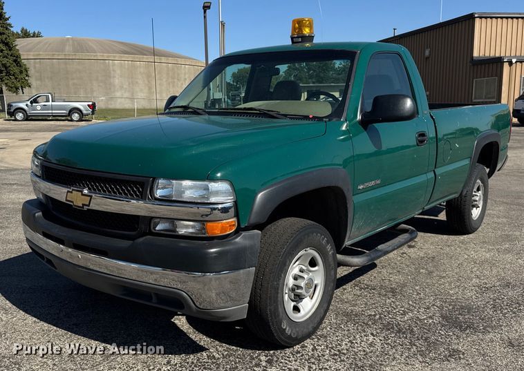2001 Chevrolet Silverado 2500HD pickup truck - EF2174