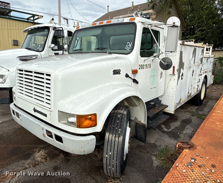 2001 International 4900  utility / service truck - EG8632