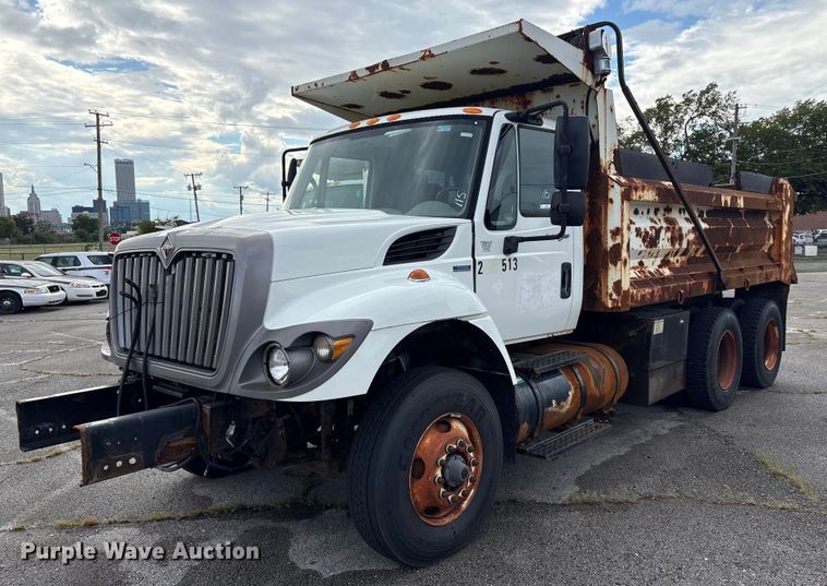 2009 International 7400 dump truck - EG8690
