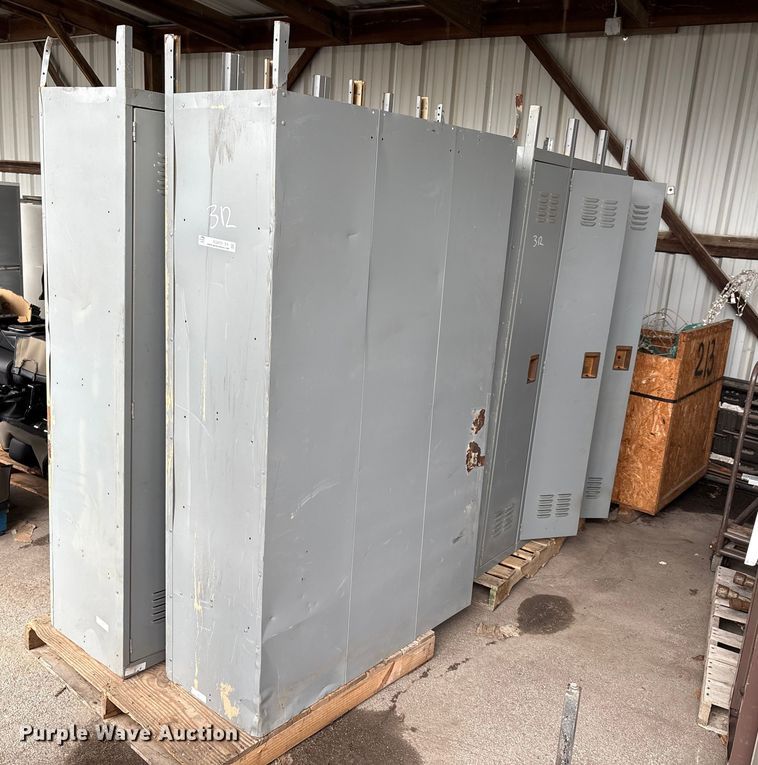 (4) sets of lockers - EG8701