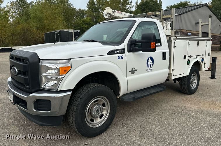 2015 Ford F350 utility bed pickup truck - EL0019