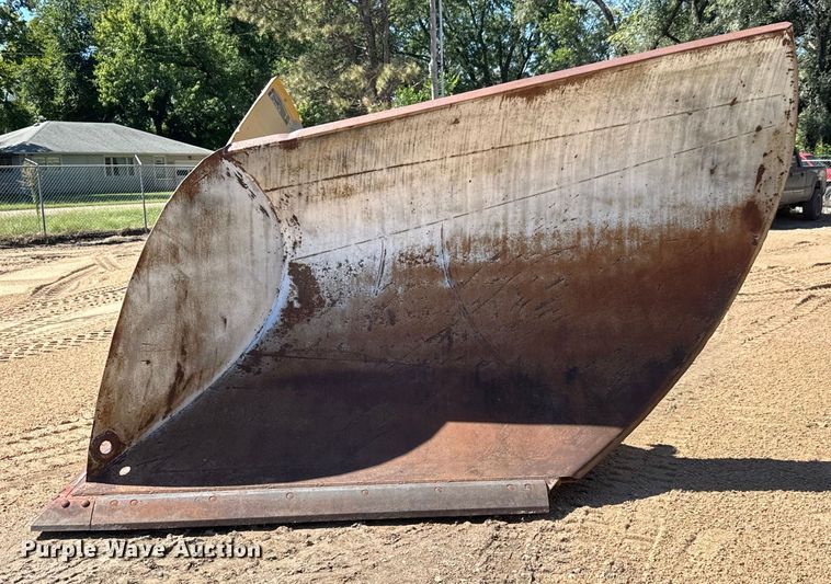 1981 Falls V90 Snow plow - EM8178