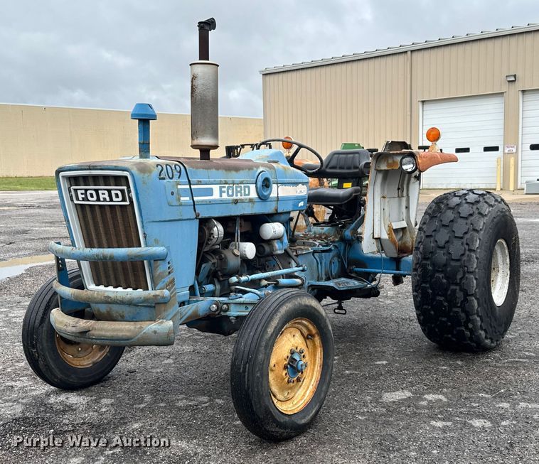 1975 Ford 3600 tractor - EM8203