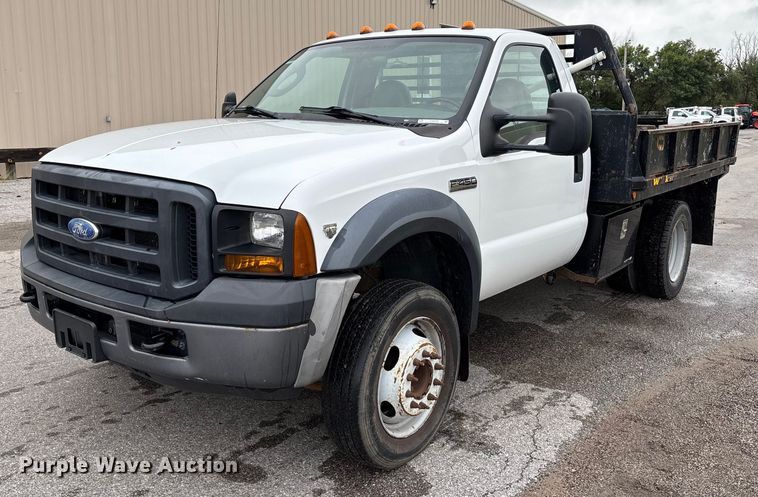 2007 Ford F450 Super Duty XL flatbed truck - EM8209
