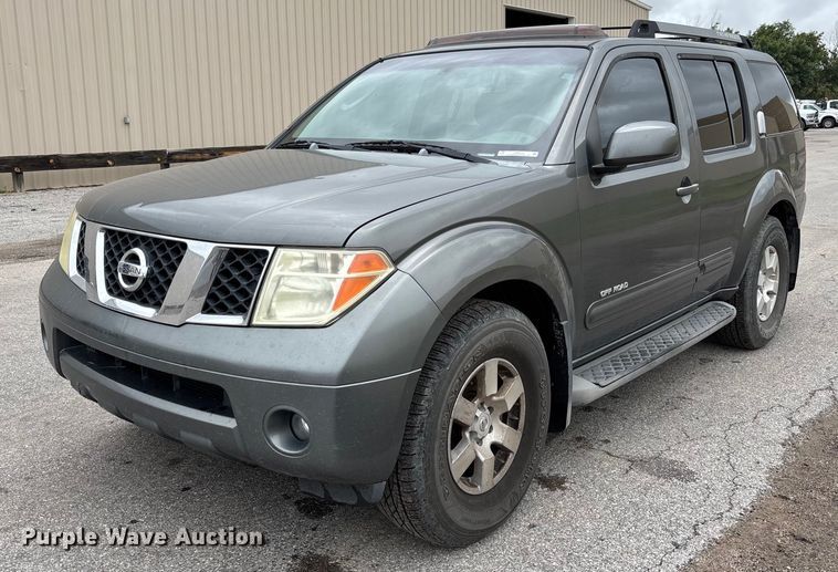 2005 Nissan Pathfinder SUV - EM8210