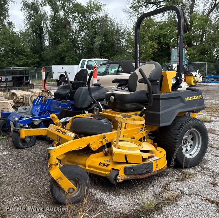 2019 Hustler Super Z ZTR lawn mower - EM8237