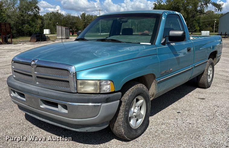 1996 Dodge Ram 1500 pickup truck - EM8253
