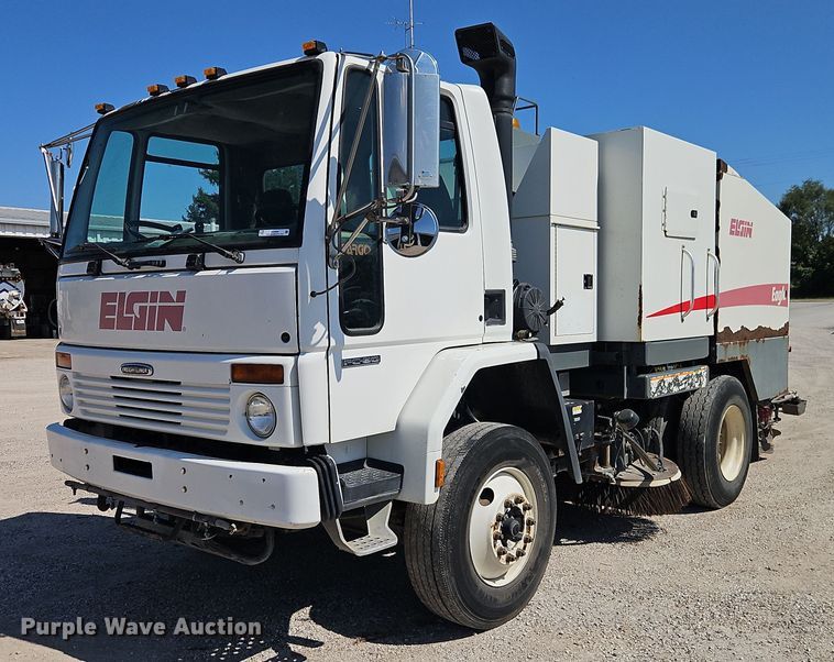 2007 Freightliner FC80 street sweeper truck - EO4669
