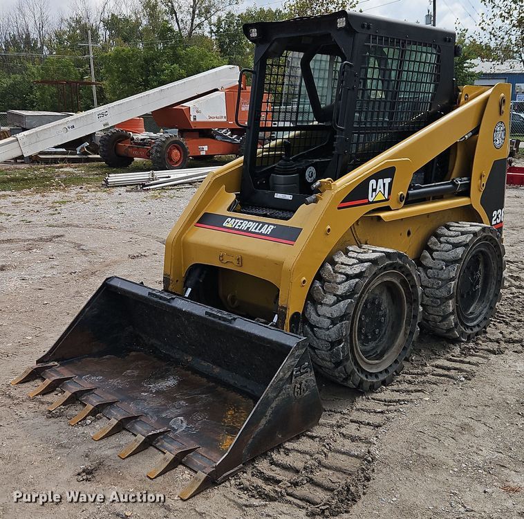 2004 Caterpillar 236 skid steer loader - EO4685