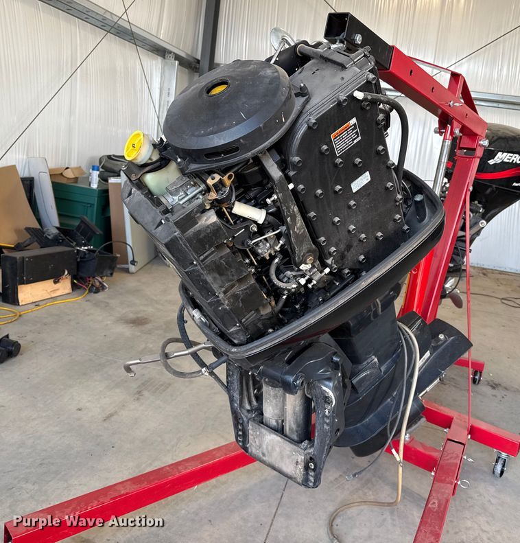 2005 Mercury boat engine - EP0683