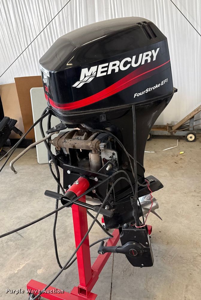 2002 Mercury boat engine - EP0685