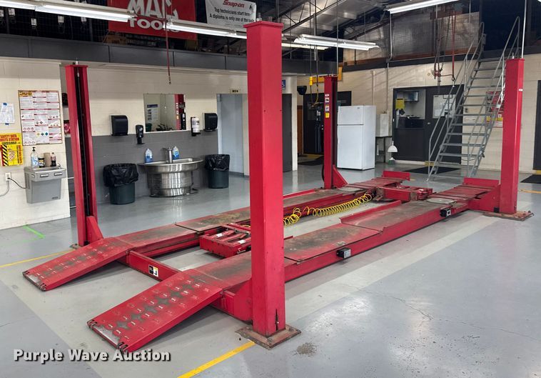 Hunter Engineering four post automotive lift - ER2473