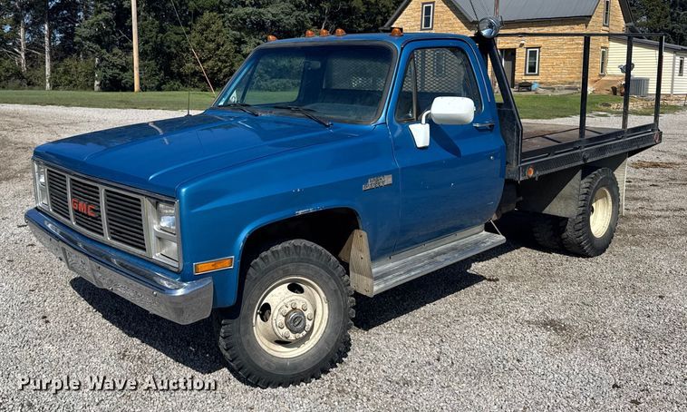 1988 GMC V3500 flatbed pickup truck - ER2476