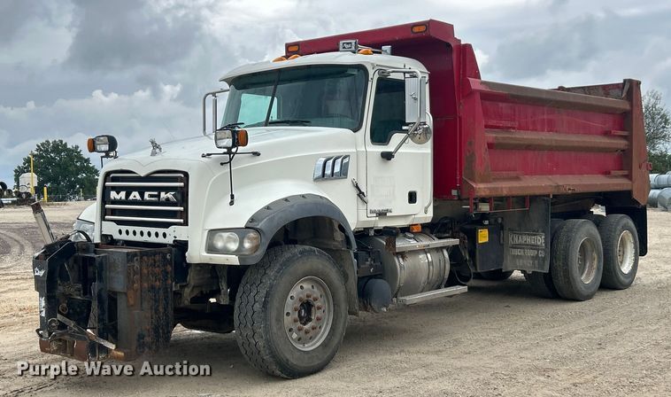 2010 Mack GU713 dump truck - ET3212