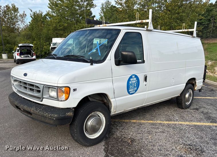 2000 Ford E250 van - ET4561