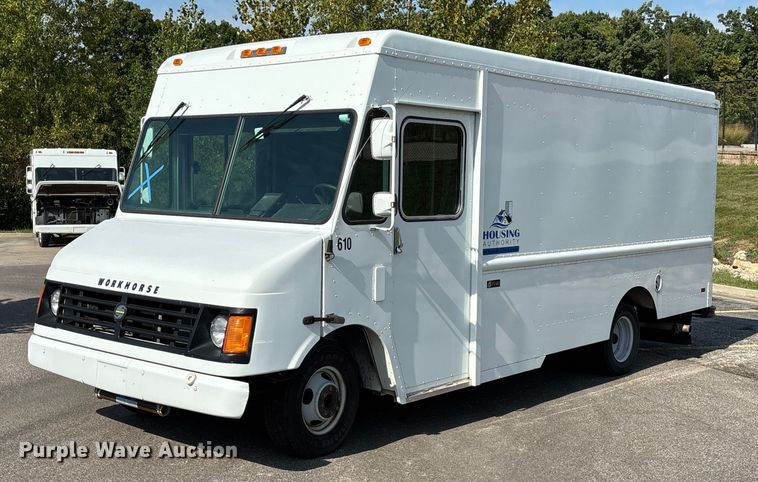 2002 Workhorse P42 delivery van - ET4568