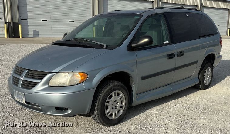 2005 Dodge Grand Caravan handicap accessible van - ET4686