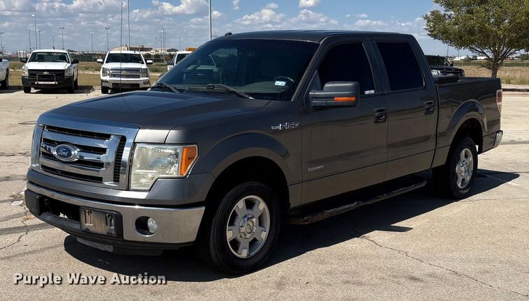 2011 Ford F150 SuperCrew pickup truck - EU4682
