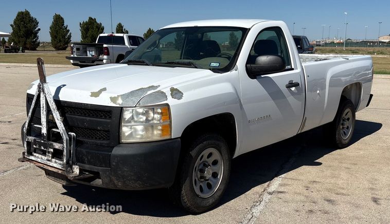 2011 Chevrolet Silverado 1500 pickup truck - EU4683