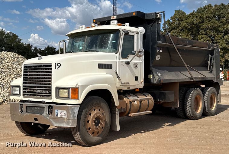 2010 Mack CHU613 dump truck - EU5020