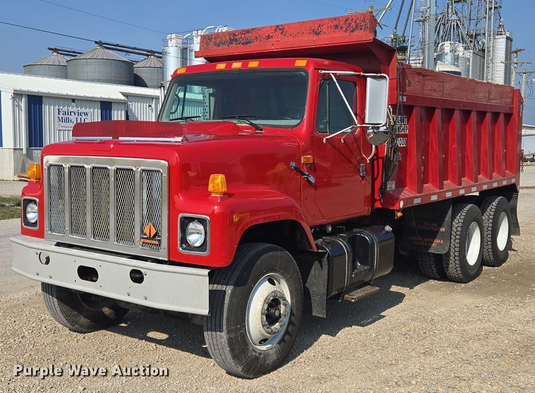 1996 International 2574 dump truck - EV1728