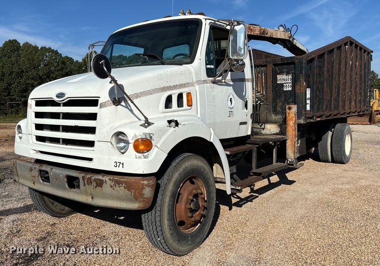 2000 Sterling LT7501 grapple truck - EV3033