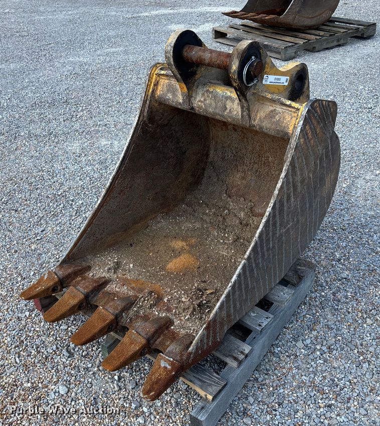 John Deere 24" W backhoe bucket - EV3053