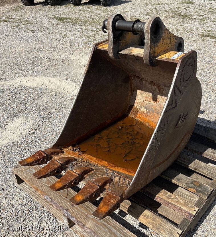 TAG 24" W backhoe bucket - EV3054